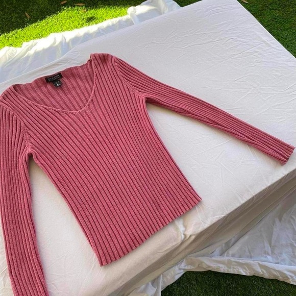 sweater - Picture 4 of 5